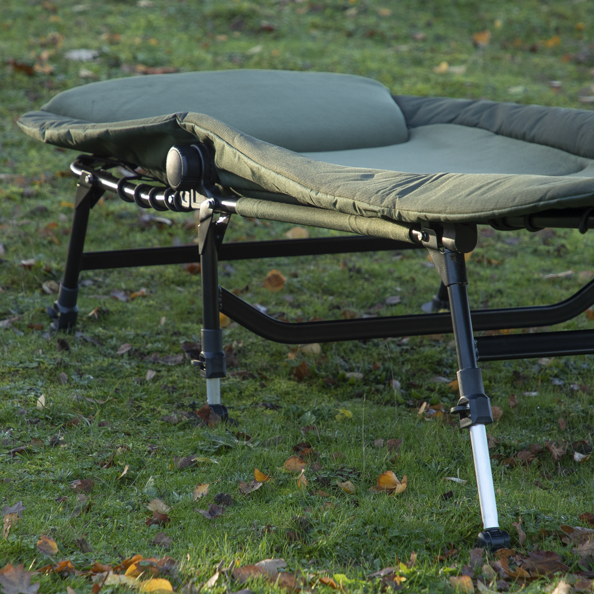 Dellonda Deluxe Wide Adjustable Bedchair with Fleece Mattress & Pillow (DL78) (Factory Refurbished B)