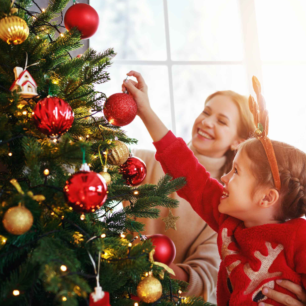 Dellonda DH80 DH81 DH82 Pre-Lit Artificial Hinged Bushy Christmas Tree, with Warm LED Lights, PE/PVC Mix Tips, Green
