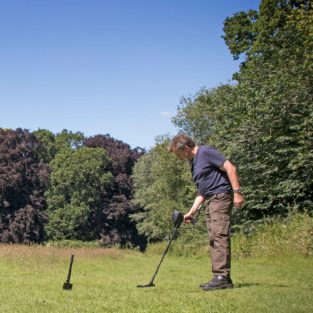 Dellonda DL6 Lightweight Metal Detector with High Accuracy Pinpoint Function