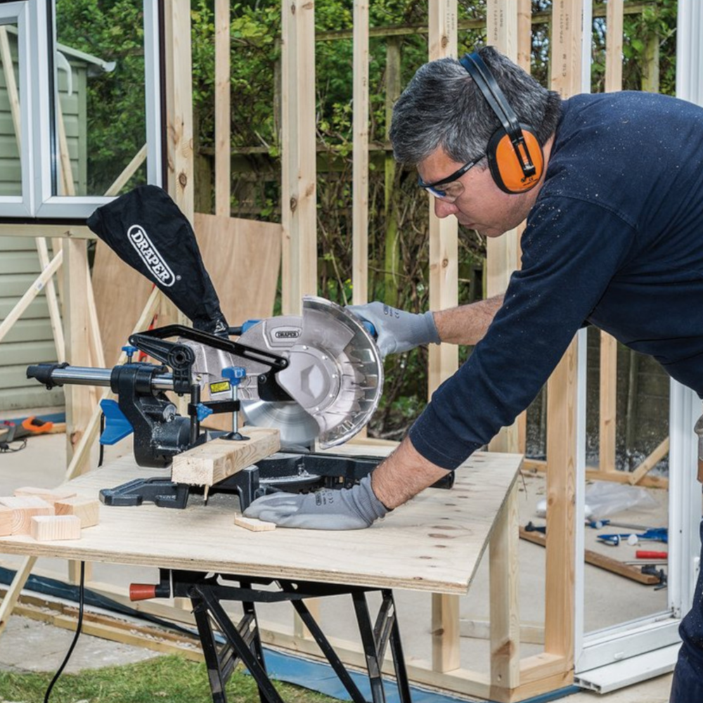 Draper 83677 Single Bevel Compound Woodworking Mitre Saw with Laser Guide 210mm 1500W 230V
