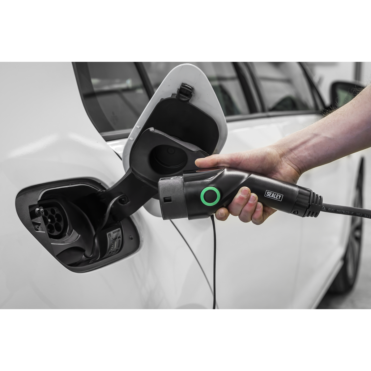 5m Adjustable (3.5kW) Type 2 to UK 3-Pin Plug Portable EV Ch