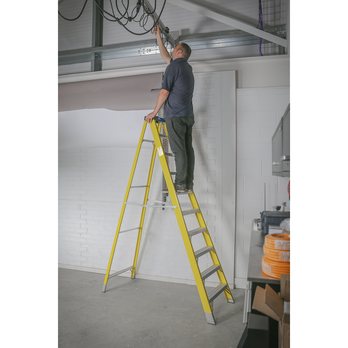 Fibreglass Step Ladder 9-Tread - EN 131