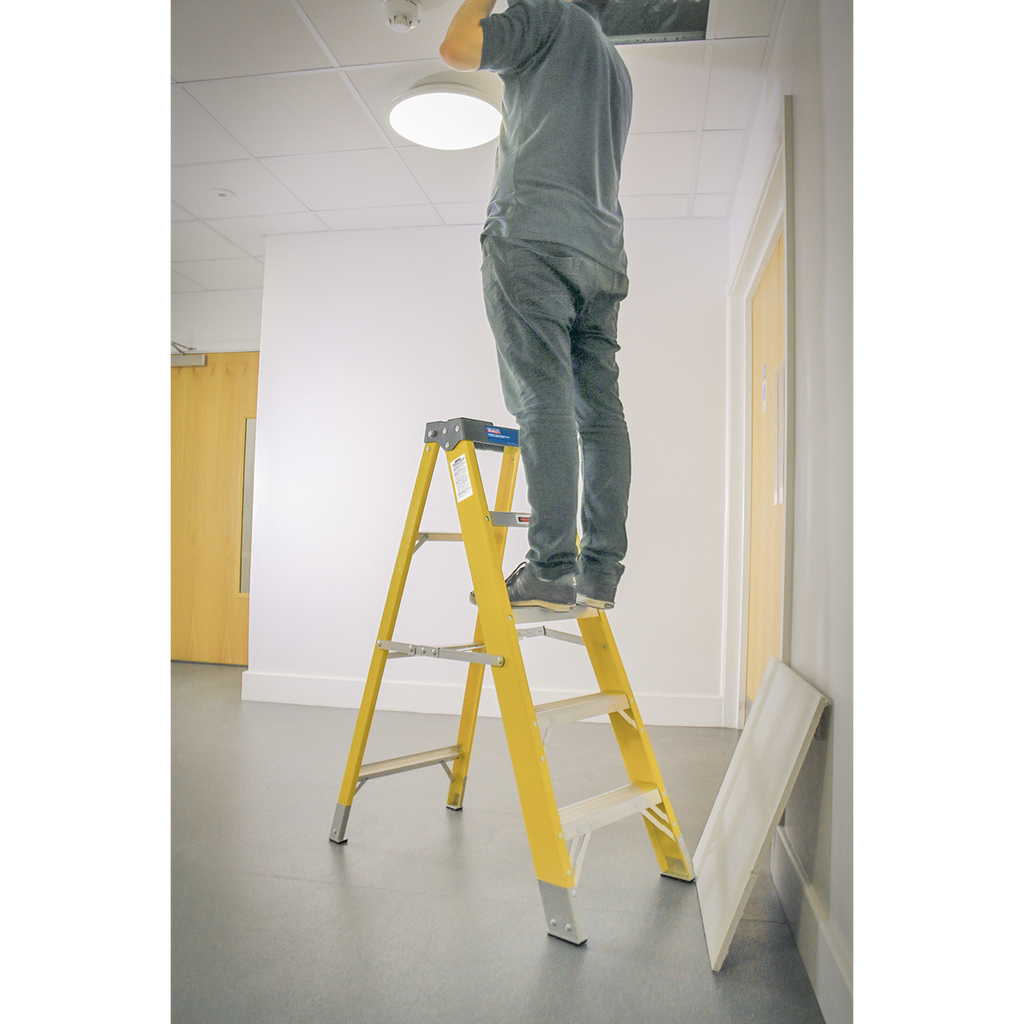 Fibreglass Step Ladder 4-Tread - EN 131