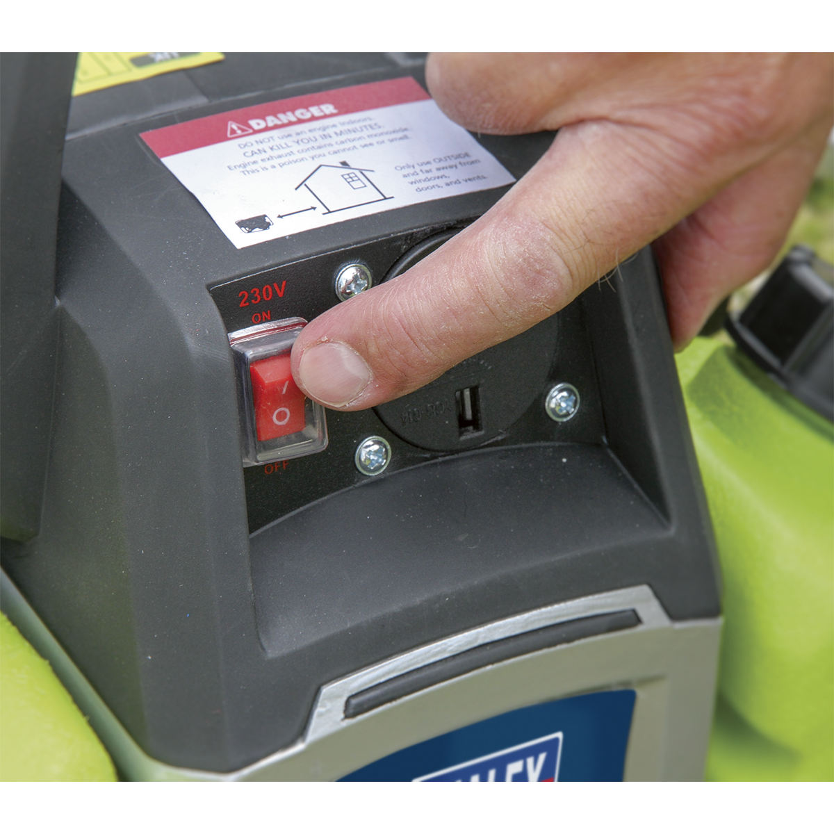 Petrol Inverter Generator, 2-Stroke Engine, 1000W 230V (G1000I)