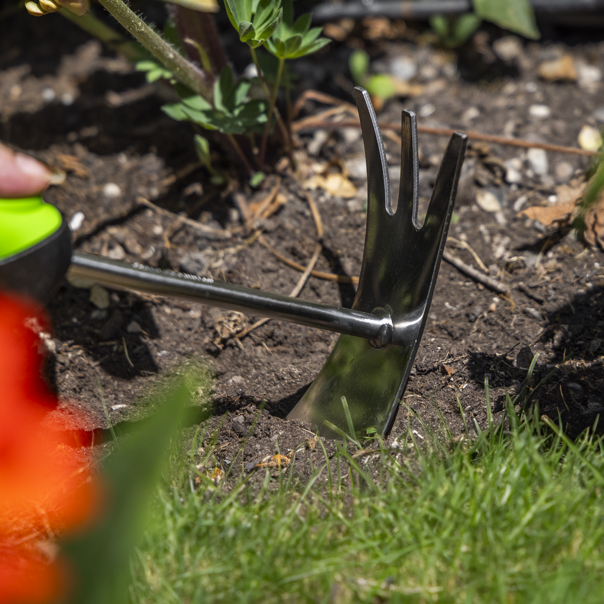 2-In-1 Garden Hand Tool with Soft Grip Handle & Stainless St