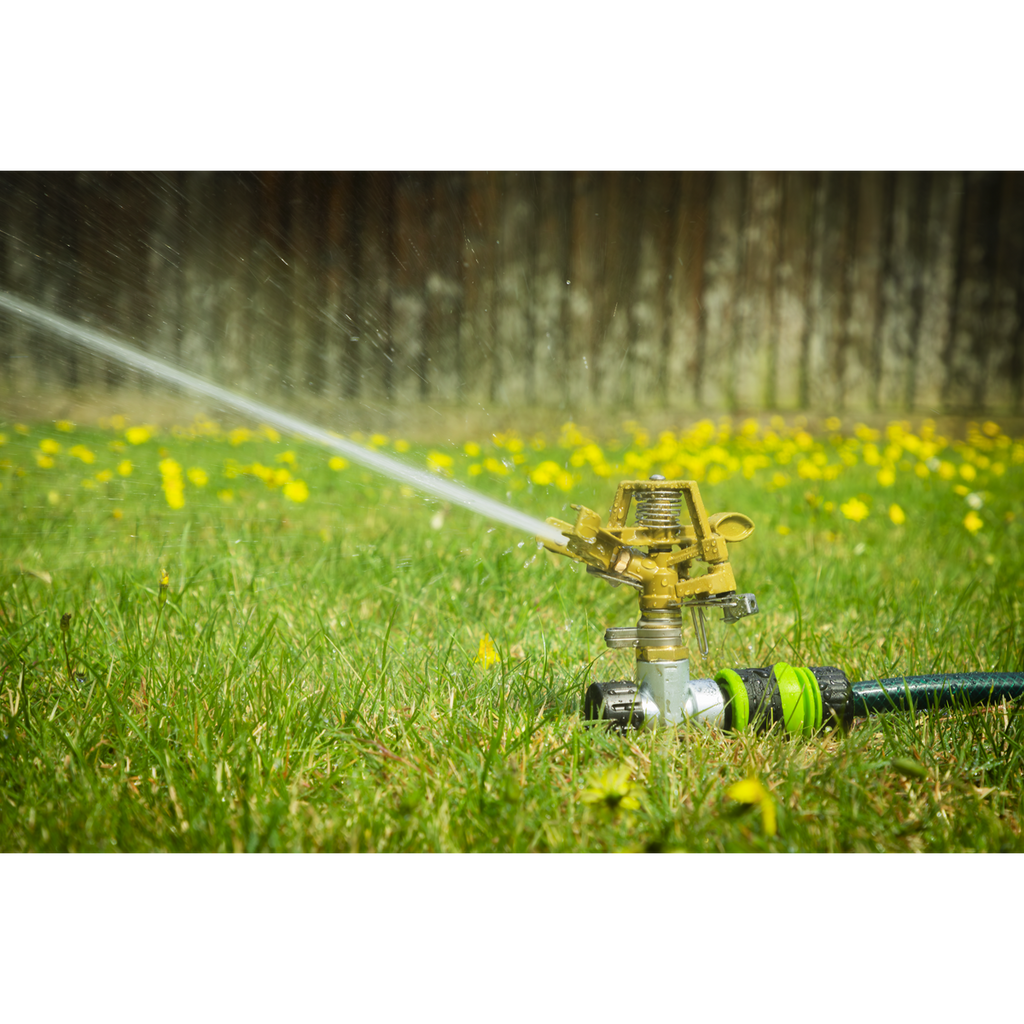 Pulsating Water Sprinkler on Metal Spike
