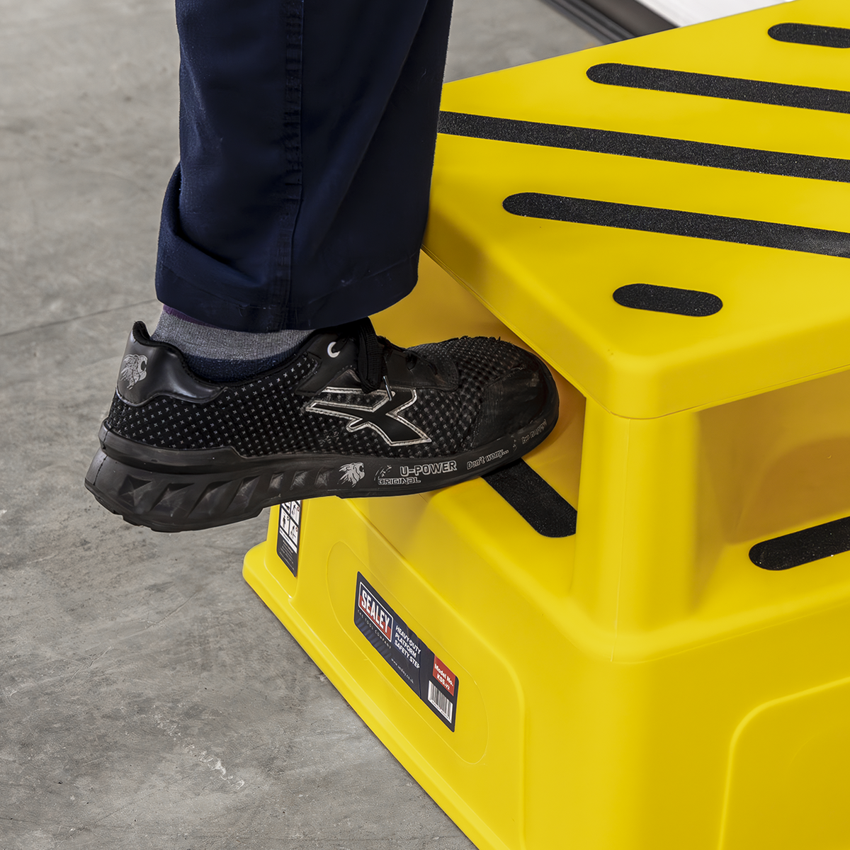 Heavy-Duty Platform Safety Step