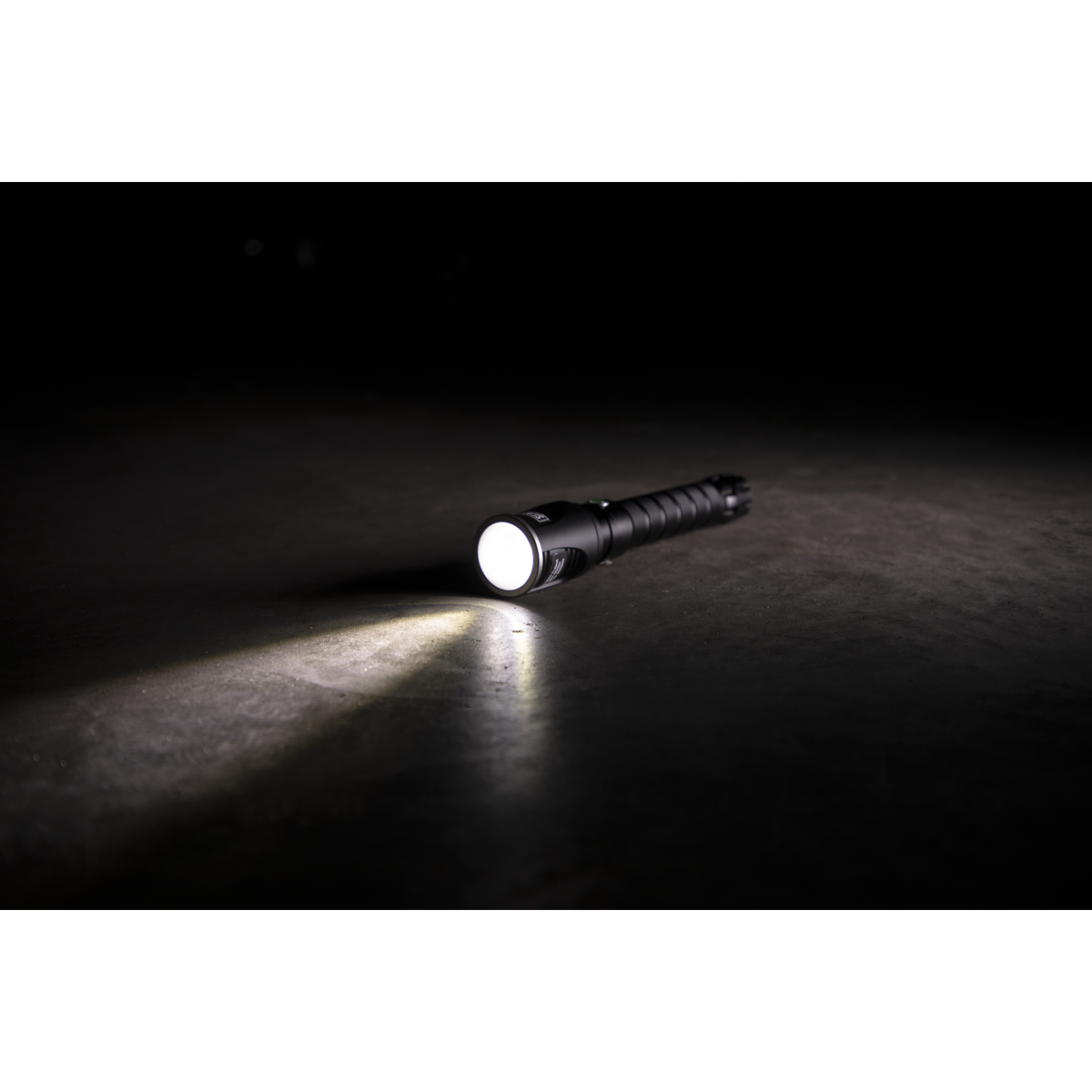Rechargeable Aluminium Torch with Adjustable Focus 20W SMD L
