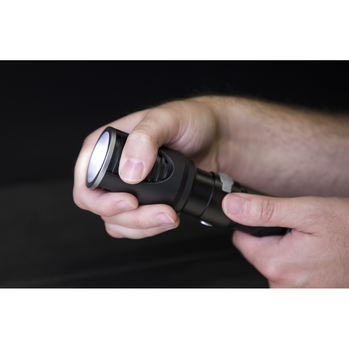 Rechargeable Aluminium Torch with Adjustable Focus 20W SMD L