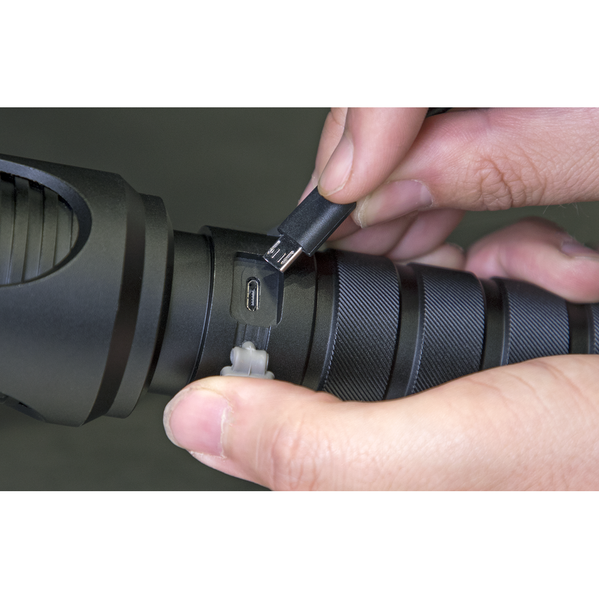 Rechargeable Aluminium Torch with Adjustable Focus 20W SMD L