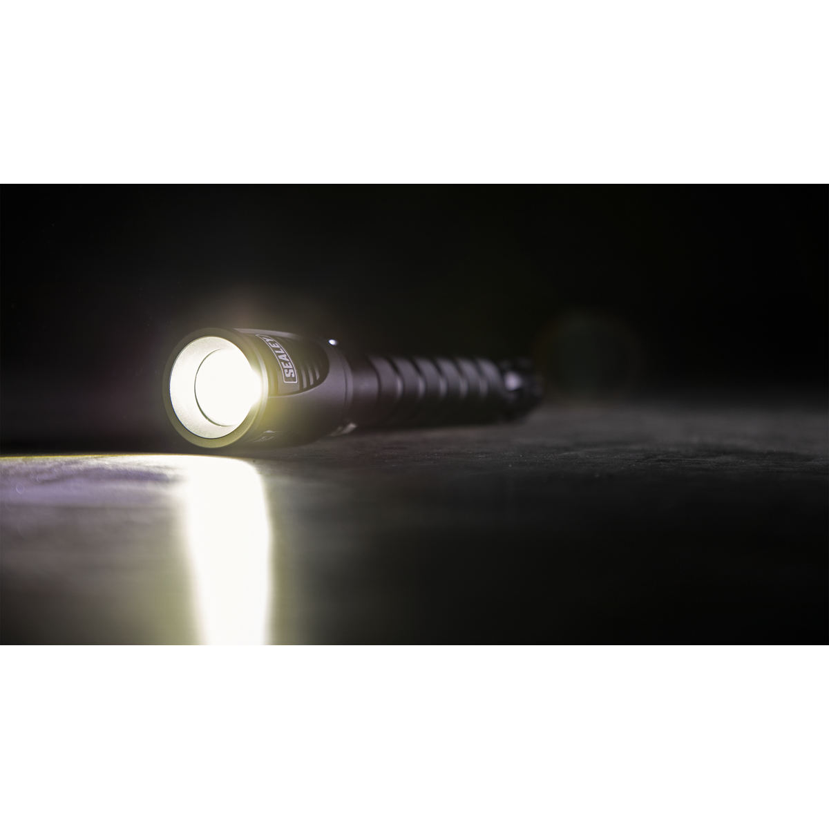 Rechargeable Aluminium Torch with Adjustable Focus 60W COB L