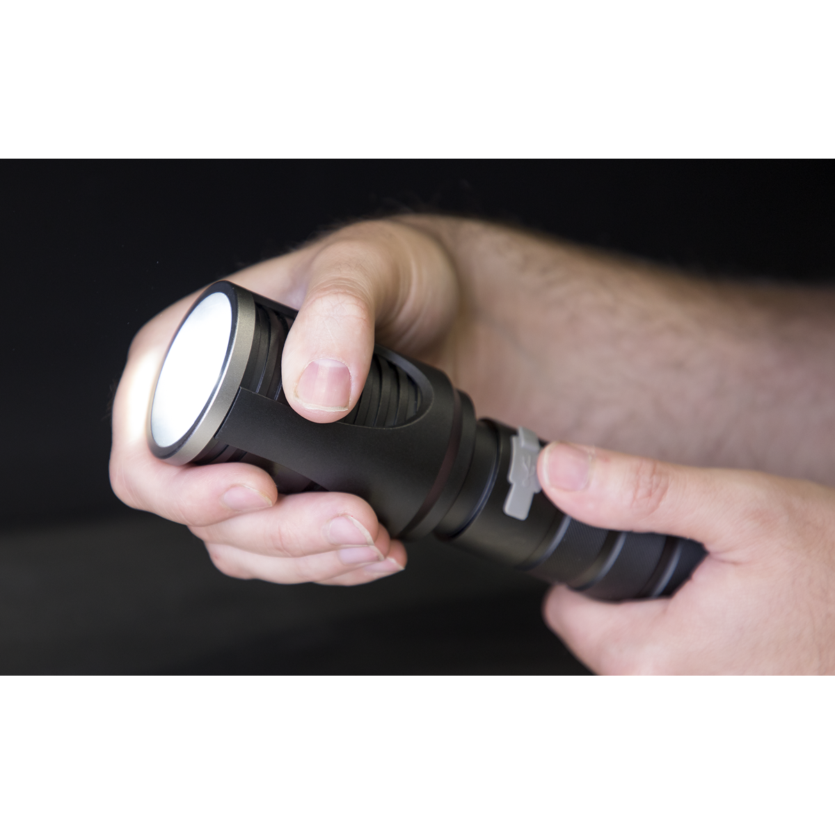 Rechargeable Aluminium Torch with Adjustable Focus 60W COB L