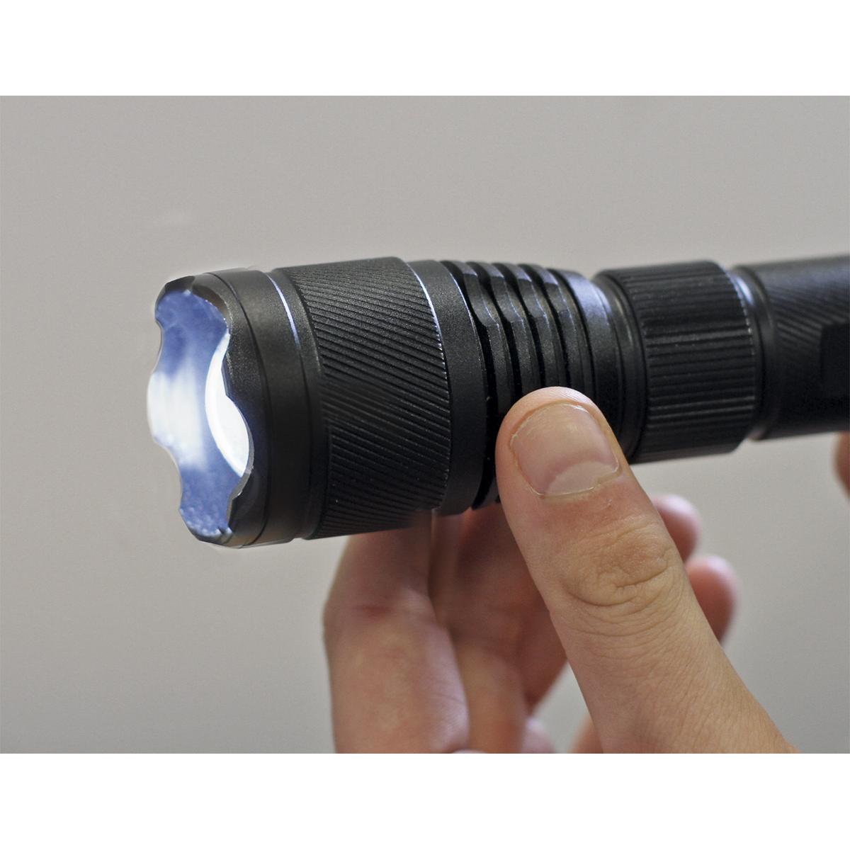 Rechargeable Aluminium Torch with Adjustable Focus 10W SMD LED