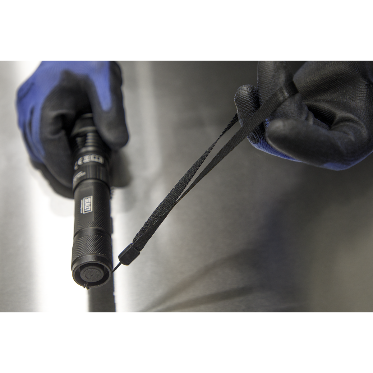 Rechargeable Aluminium Torch with Adjustable Focus 10W SMD L
