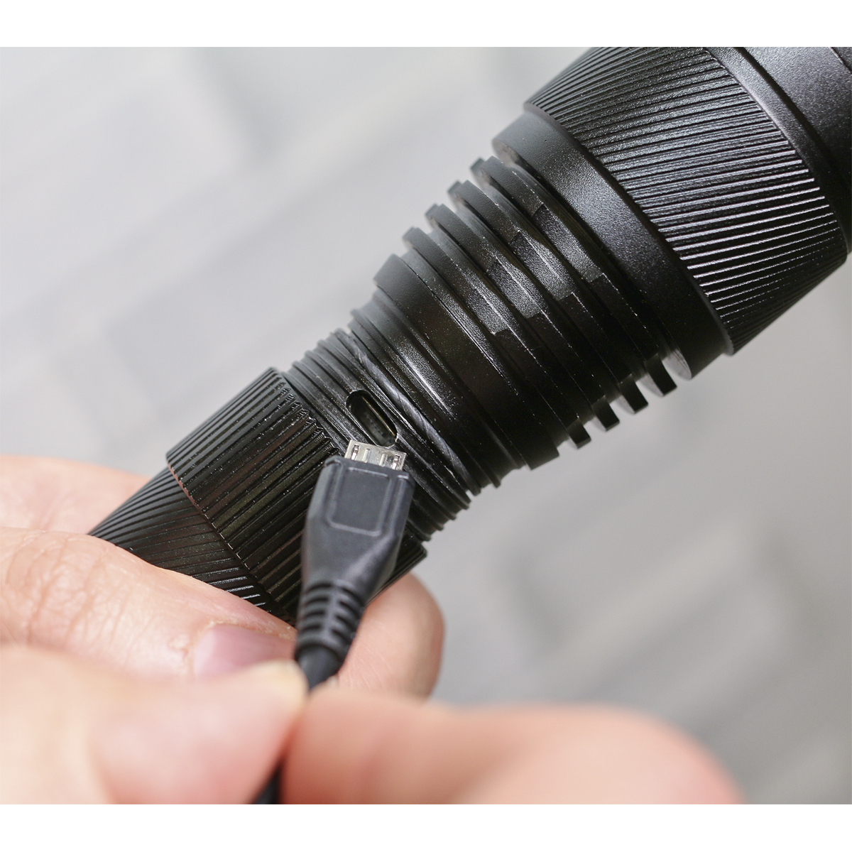 Rechargeable Aluminium Torch with Adjustable Focus 10W SMD L