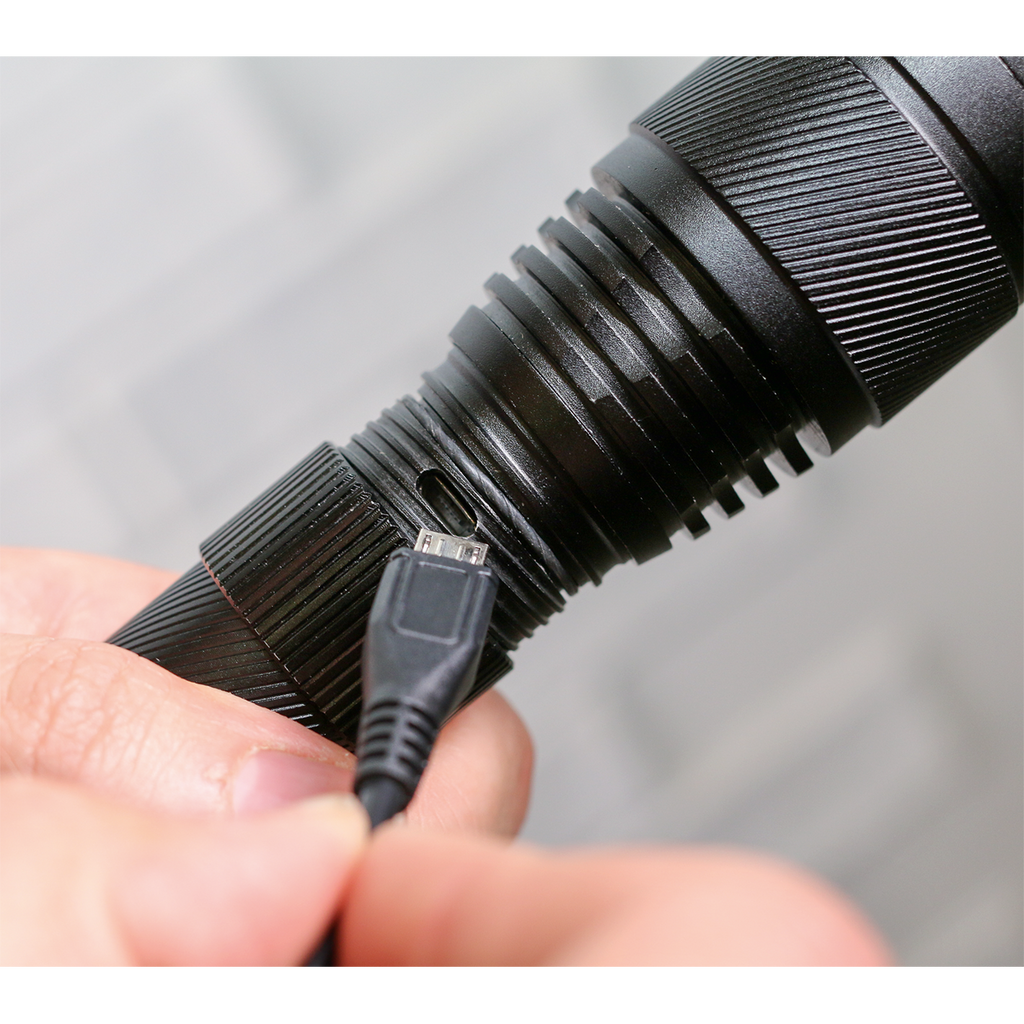 Rechargeable Aluminium Torch with Adjustable Focus 10W SMD L
