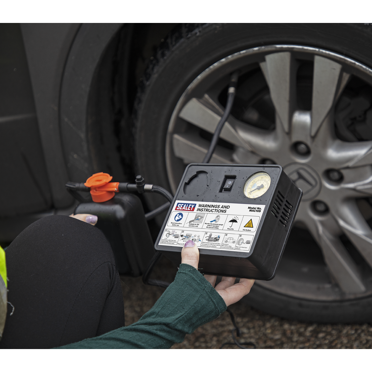 Tyre Inflator & Emergency Puncture Sealant Kit 12V