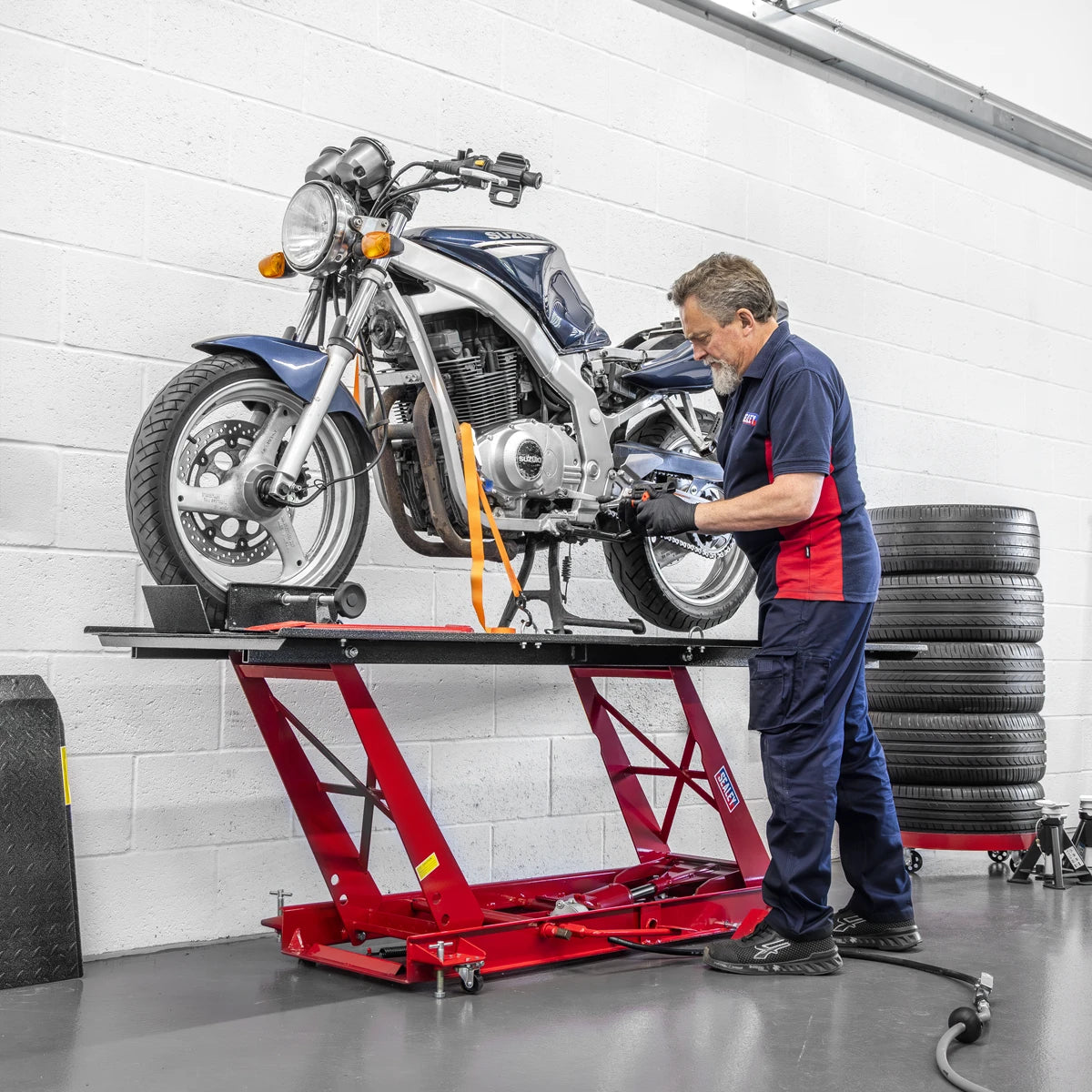 Air/Hydraulic Motorcycle Lift, 454kg (MC401A)