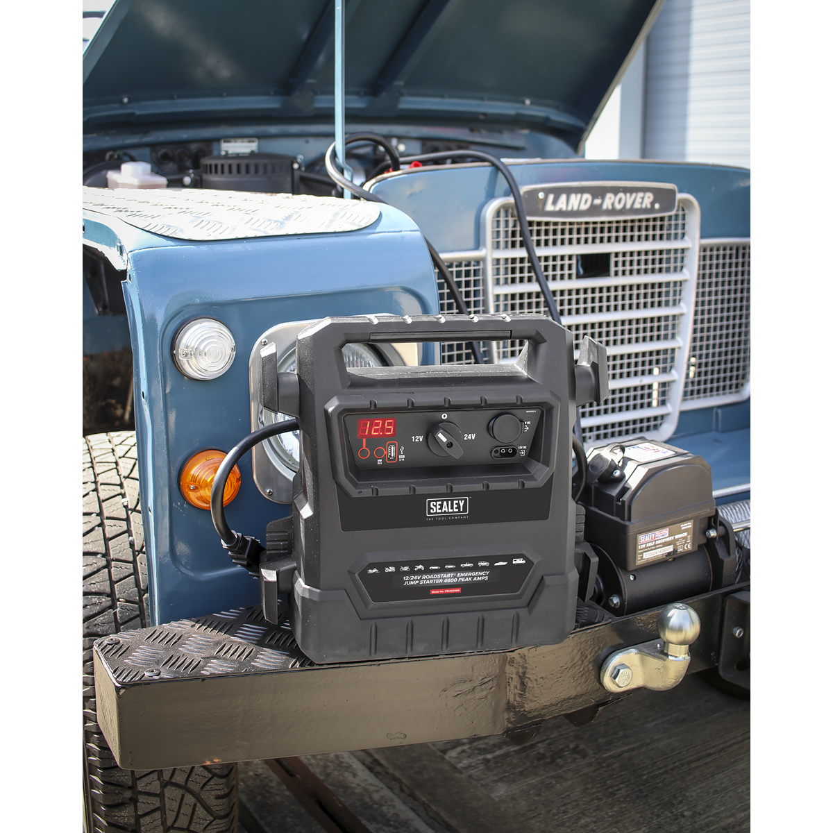 12/24V RoadStart® Emergency Jump Starter 4600 Peak Amps