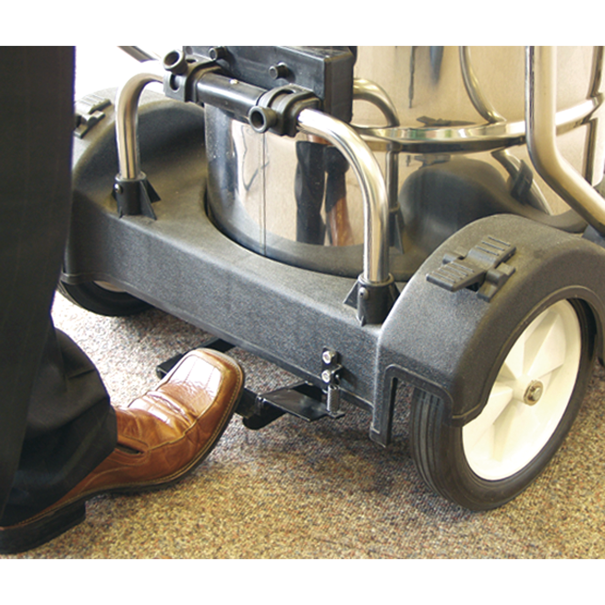 Industrial Vacuum Cleaner Wet & Dry Stainless Steel Drum with Swivel Emptying 77L 2400W