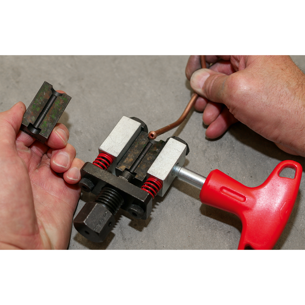 On-Vehicle Brake Pipe Flaring Tool