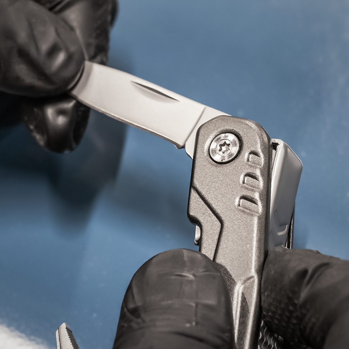 Premier 14-Function Multi-Tool