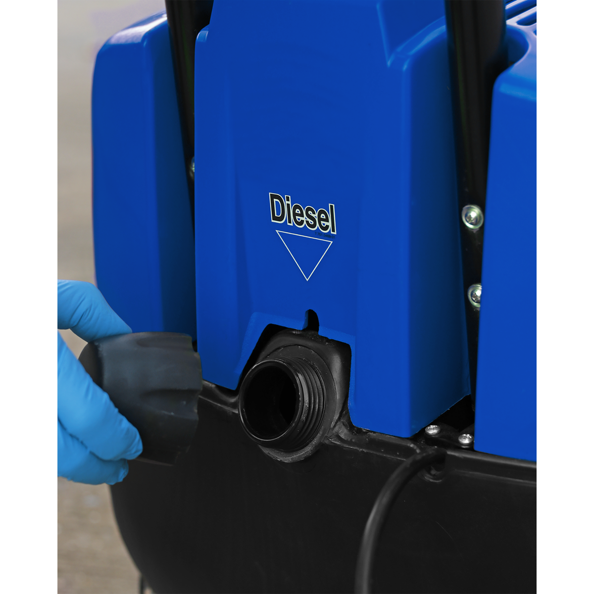 Hot/Cold Water Pressure Washer 135bar 2300W/230V