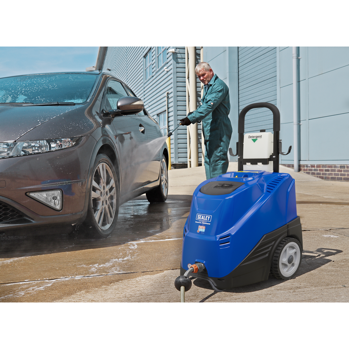Hot/Cold Water Pressure Washer 135bar 2300W/230V