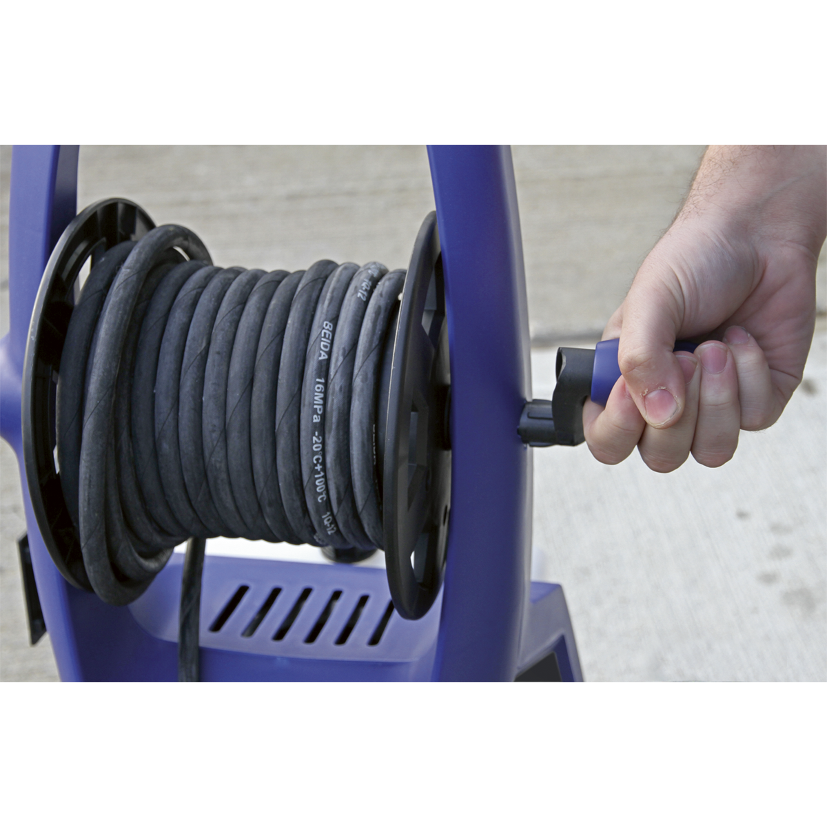 Professional Pressure Washer with Accessories 140bar