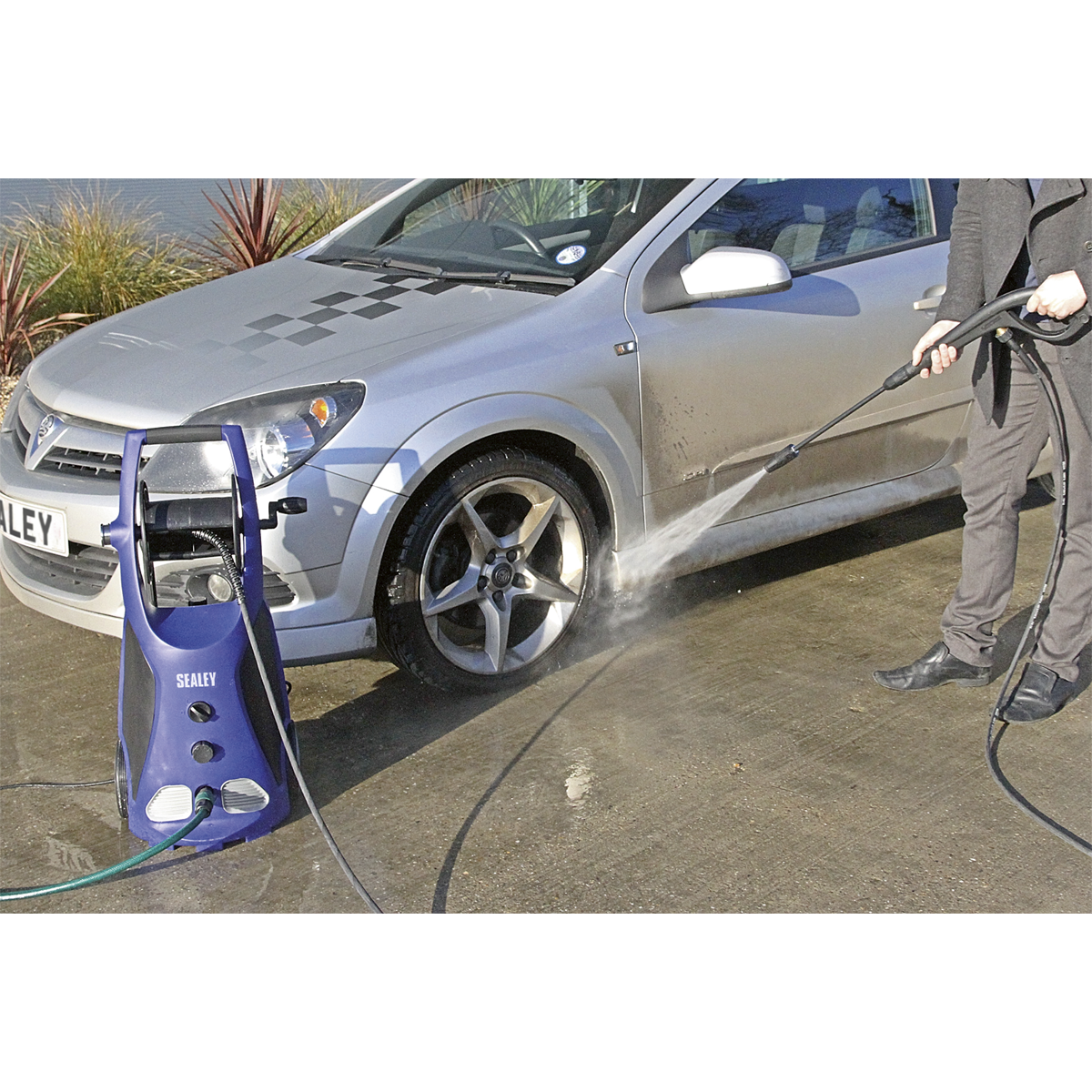 Professional Pressure Washer with Accessories 140bar