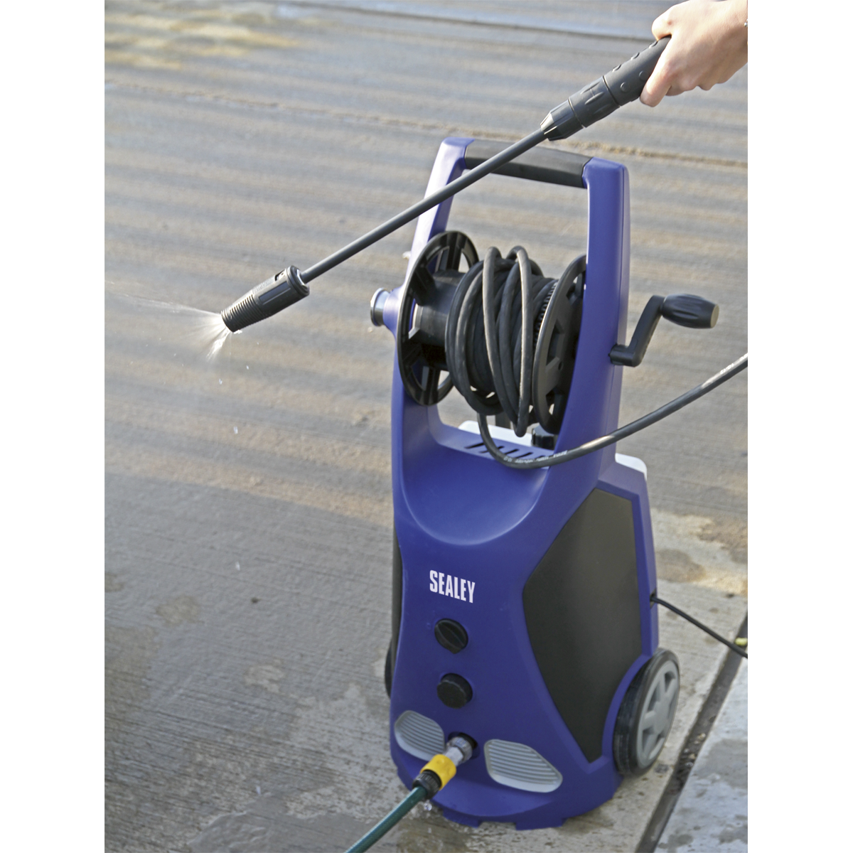 Professional Pressure Washer with Accessories 140bar
