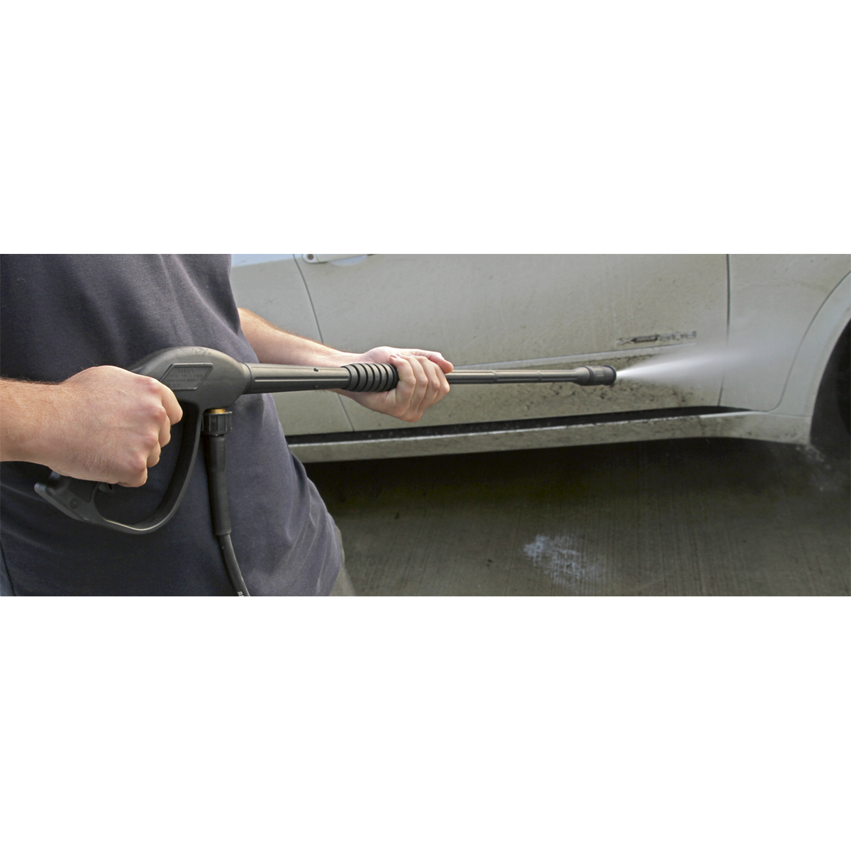 Professional Pressure Washer with Accessories 140bar