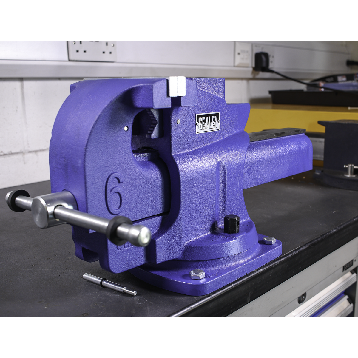 Quick Action Cast Iron Vice with Swivel Base 150mm