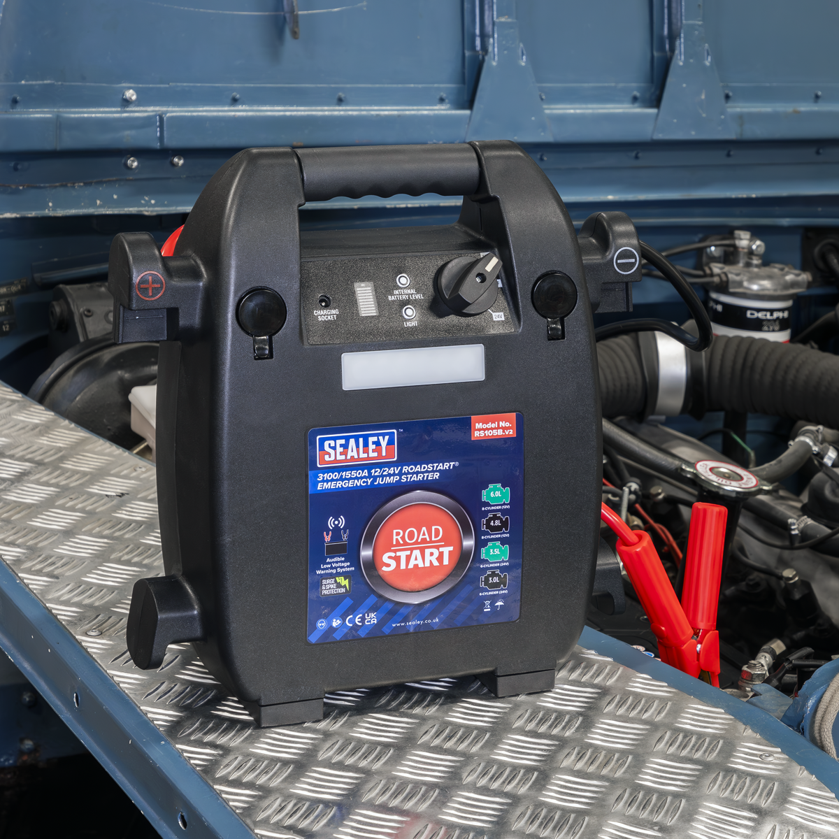 RoadStart® 12/24V Emergency 8-Cylinder Jump Starter 6L