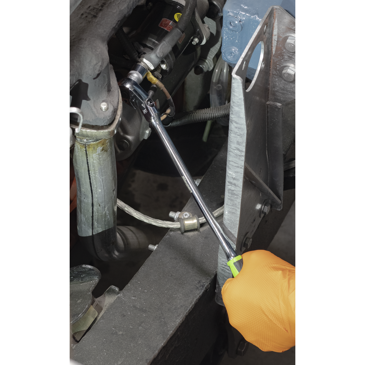 Siegen Extra-Long Flexi-Head Ratchet Wrench with Flip Revers