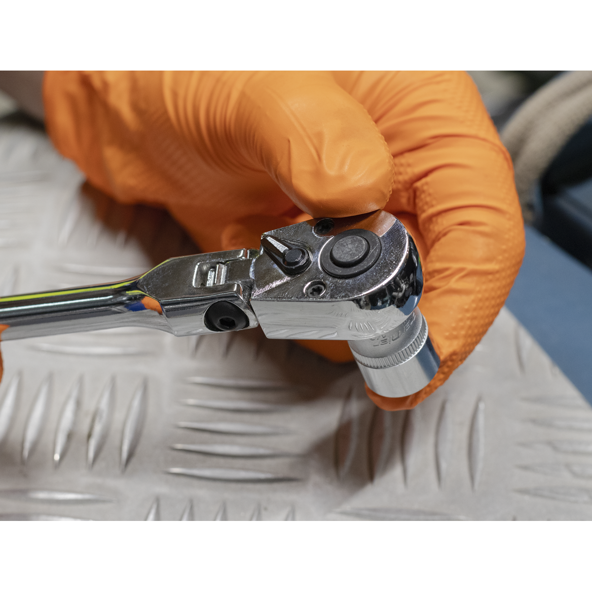 Siegen Extra-Long Flexi-Head Ratchet Wrench with Flip Revers