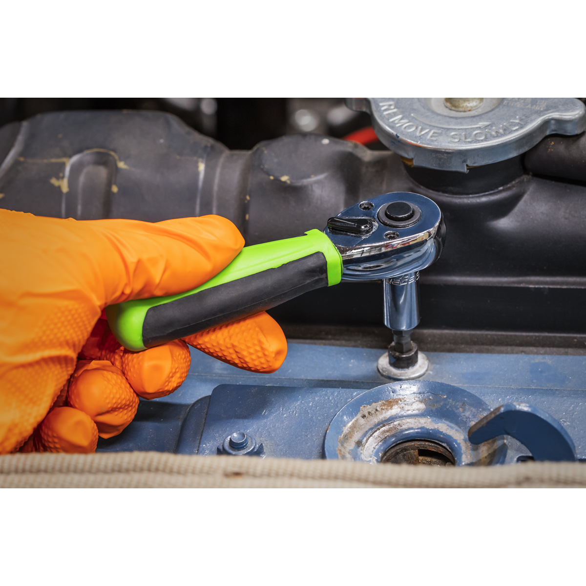 Siegen Stubby Ratchet Wrench with Flip Reverse 1/4"Sq Drive