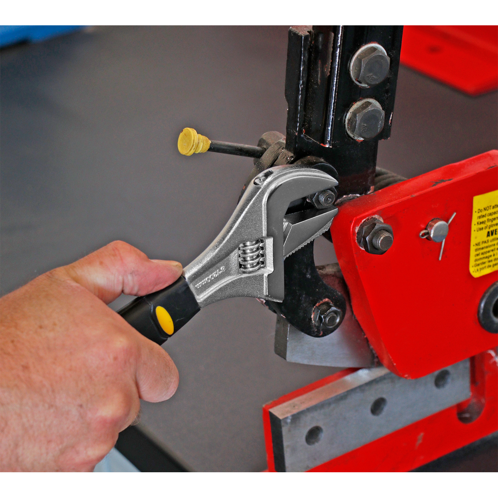Siegen Adjustable Wrench with Extra-Wide Jaw Capacity 200mm