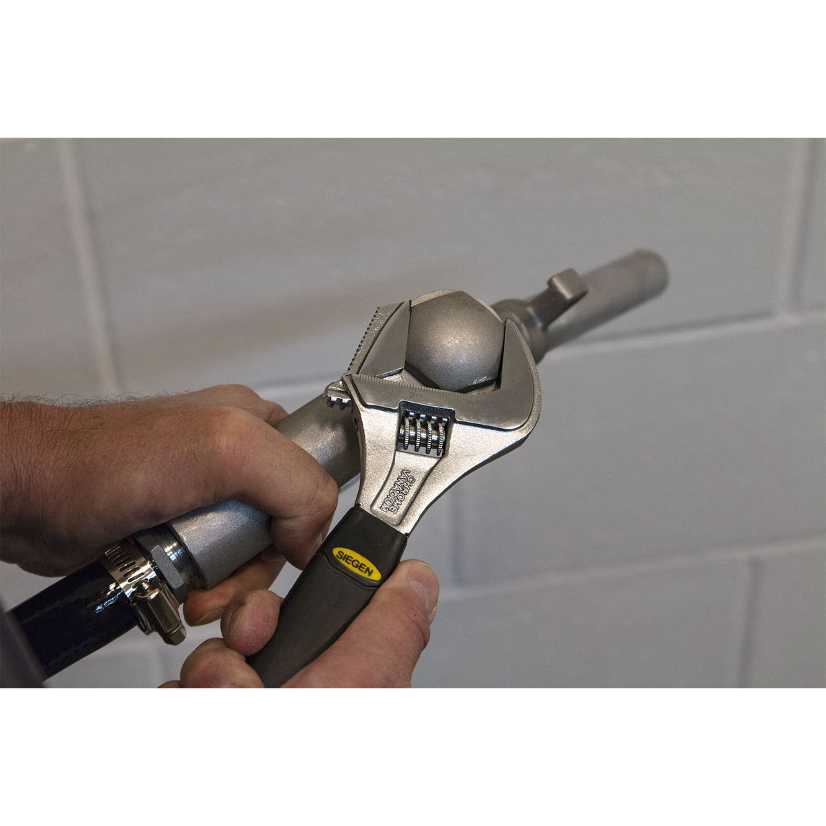 Siegen Adjustable Wrench with Extra-Wide Jaw Capacity 200mm