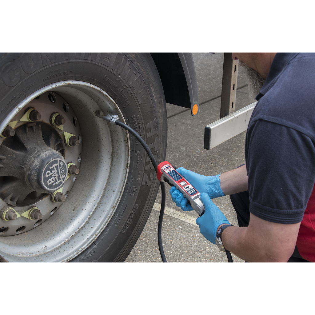 PCL Professional Tyre Inflator with 2.5m Hose & Clip-On Conn