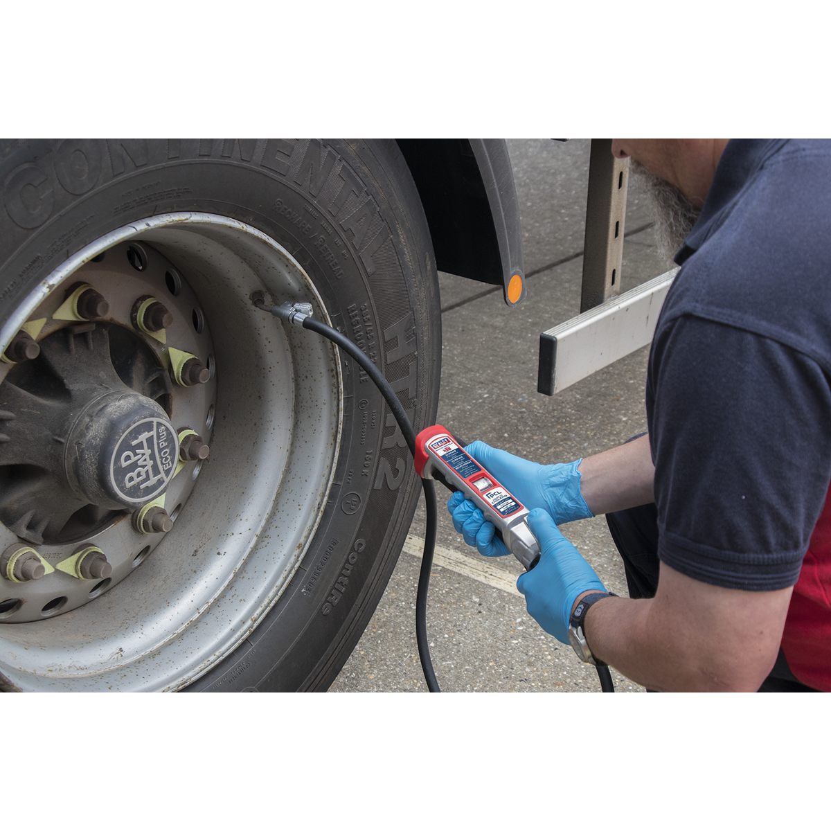 PCL Professional Tyre Inflator with 2.5m Hose & Clip-On Conn
