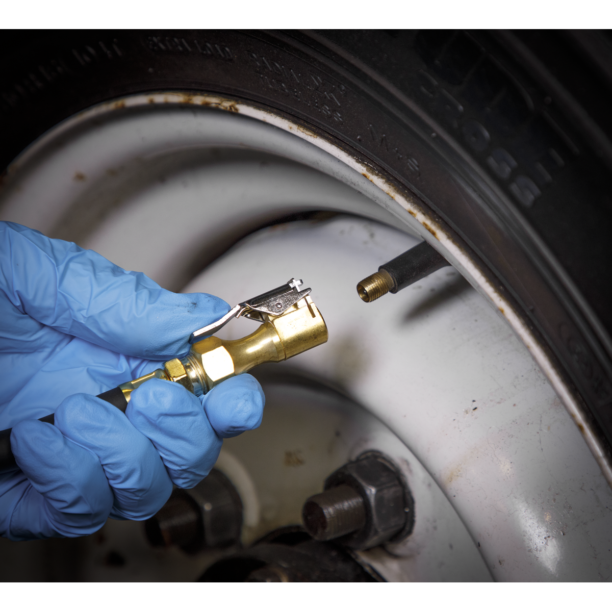 Tyre Inflator with Clip-On Connector
