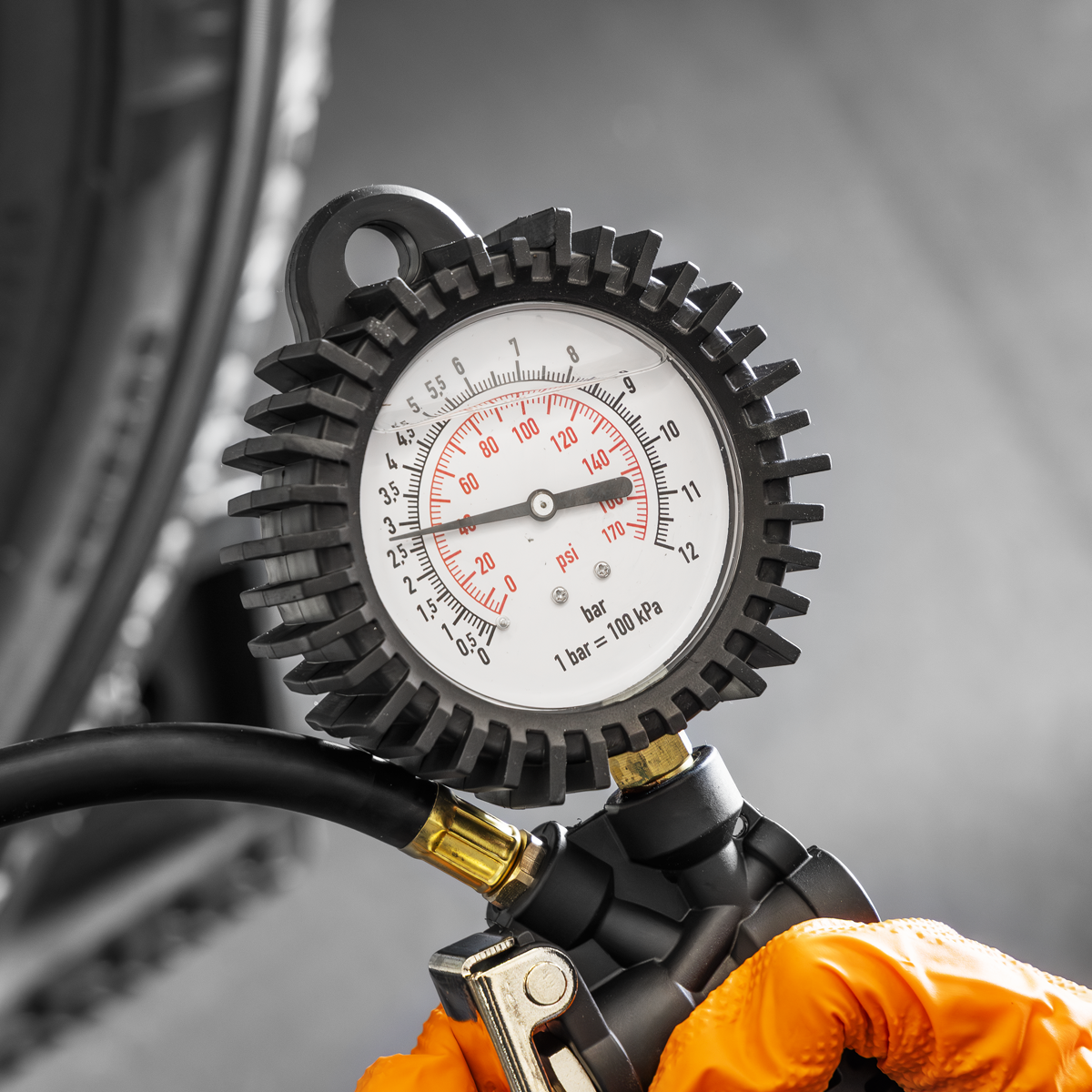 Tyre Inflator with Push-On Connector