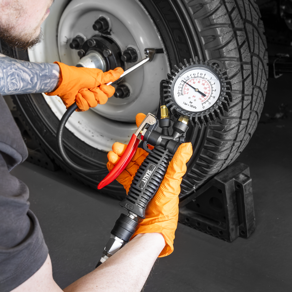 Tyre Inflator with Push-On Connector