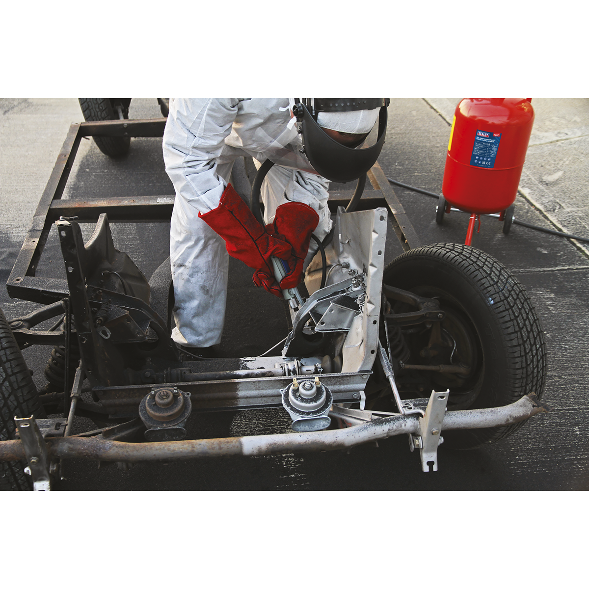Shot Blaster with Water Trap & Wheels 37L