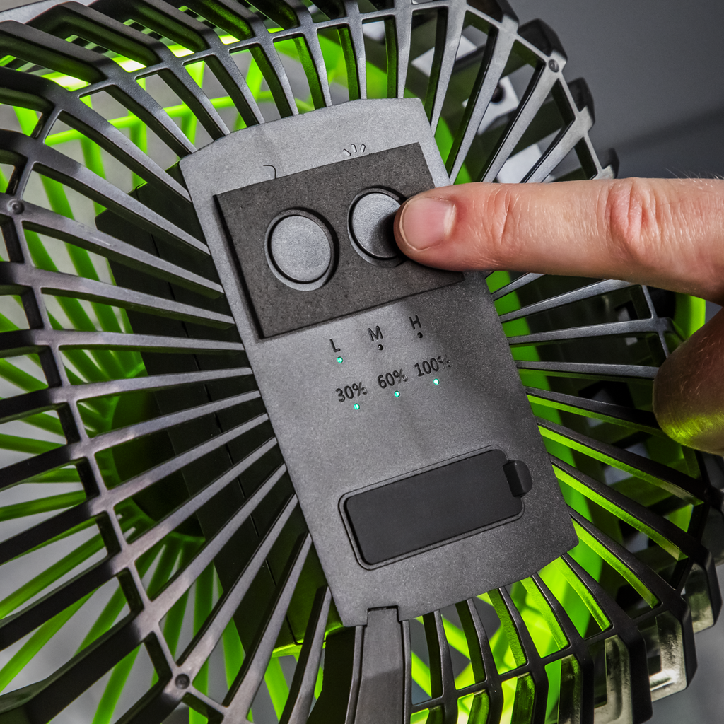 Portable Clip Fan with Worklight 8", 4-Speed (SCF8WL)