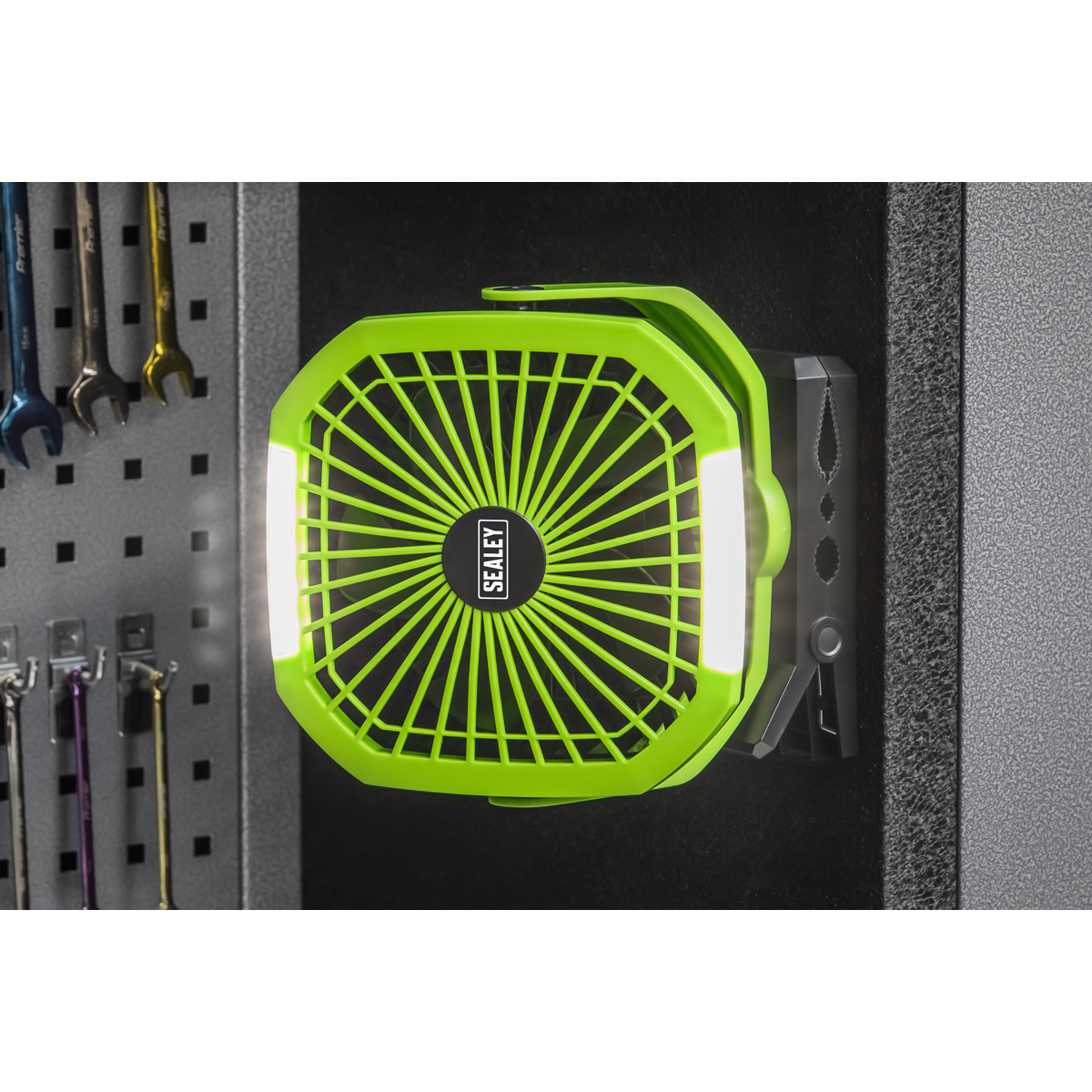 Portable Clip Fan with Worklight 8", 4-Speed (SCF8WL)