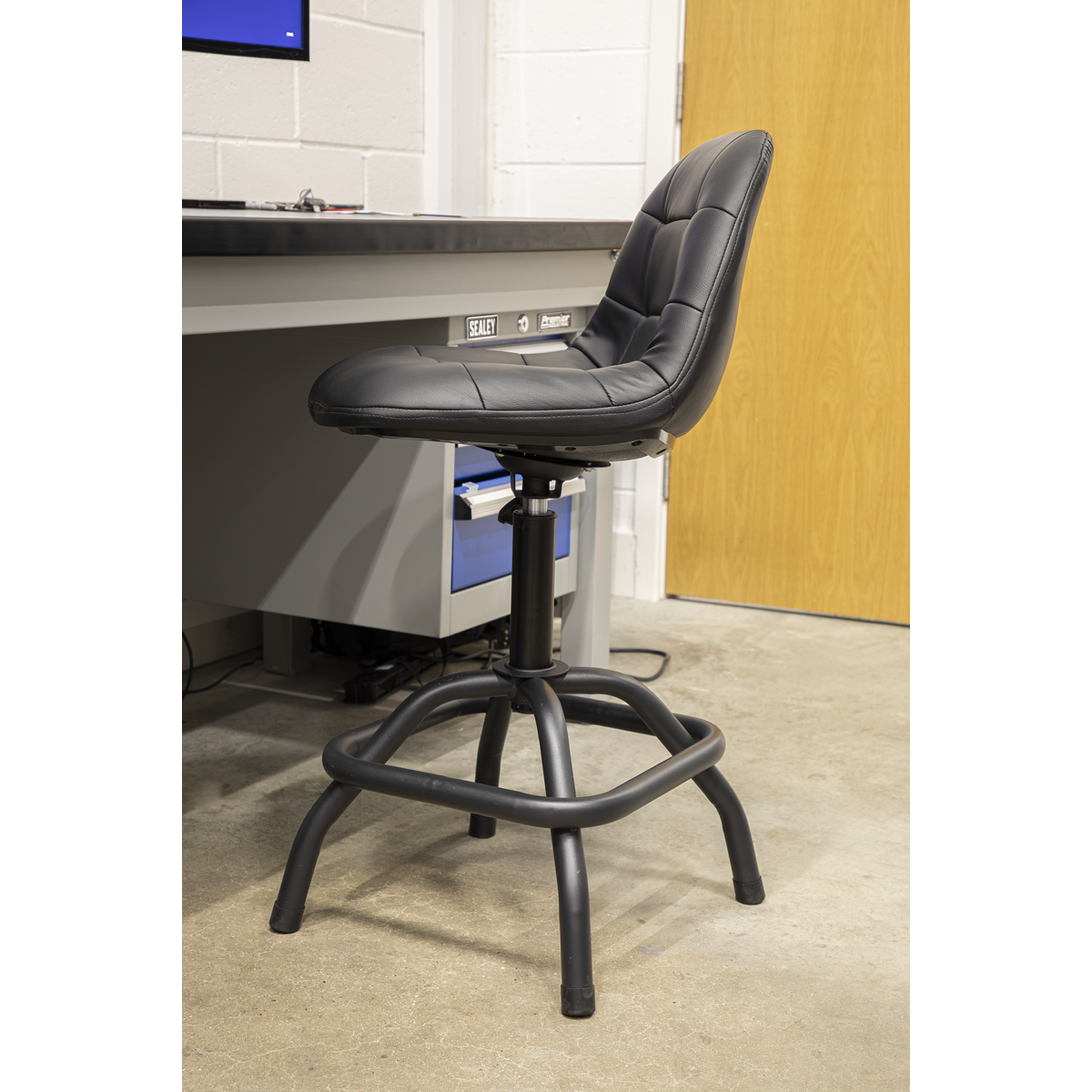 Premier Industrial Pneumatic Workshop Stool with Adjustable