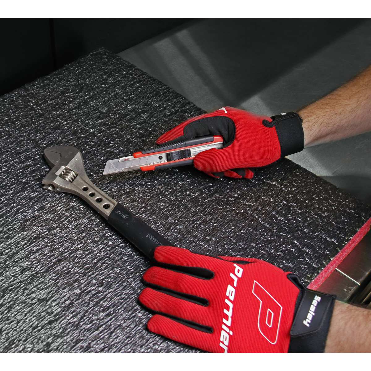 Easy Peel Shadow Foam® 1200 x 550 x 30mm, Red/Black - Pack o
