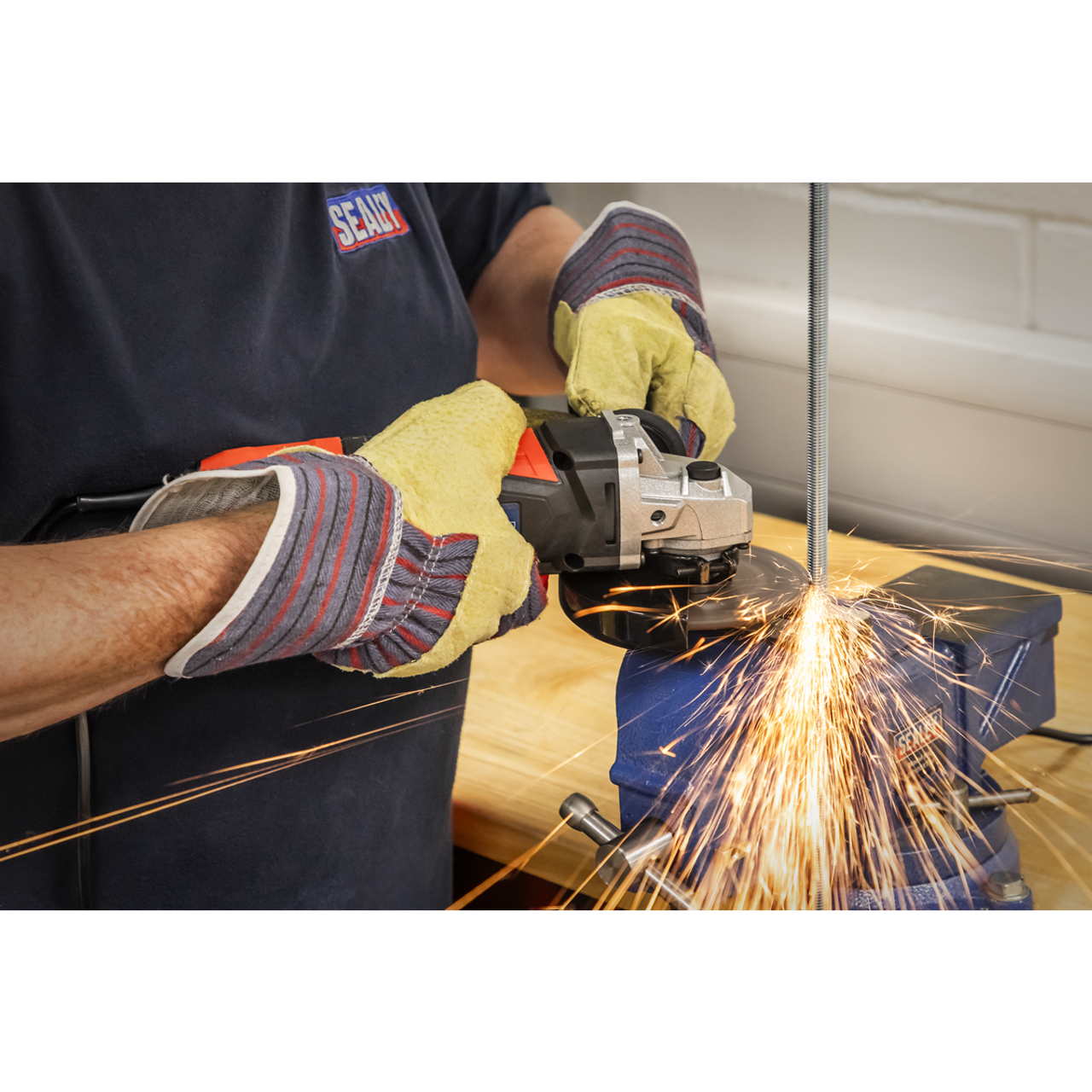 Sealey SG115E Angle Grinder, 115mm Diameter, 750W 230V